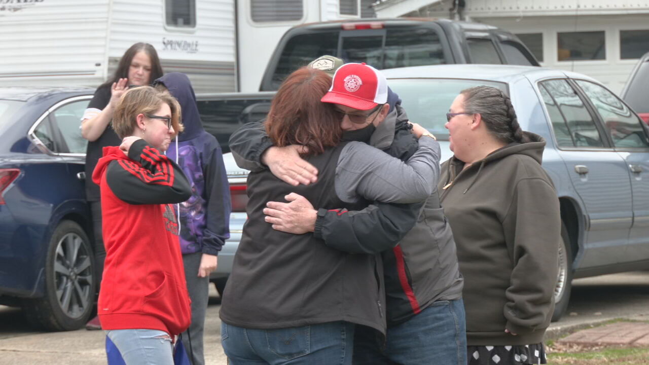 FIRST RESPONDERS VISIT HYERS FAMILY 6pPKG.transfer_frame_4742.jpeg